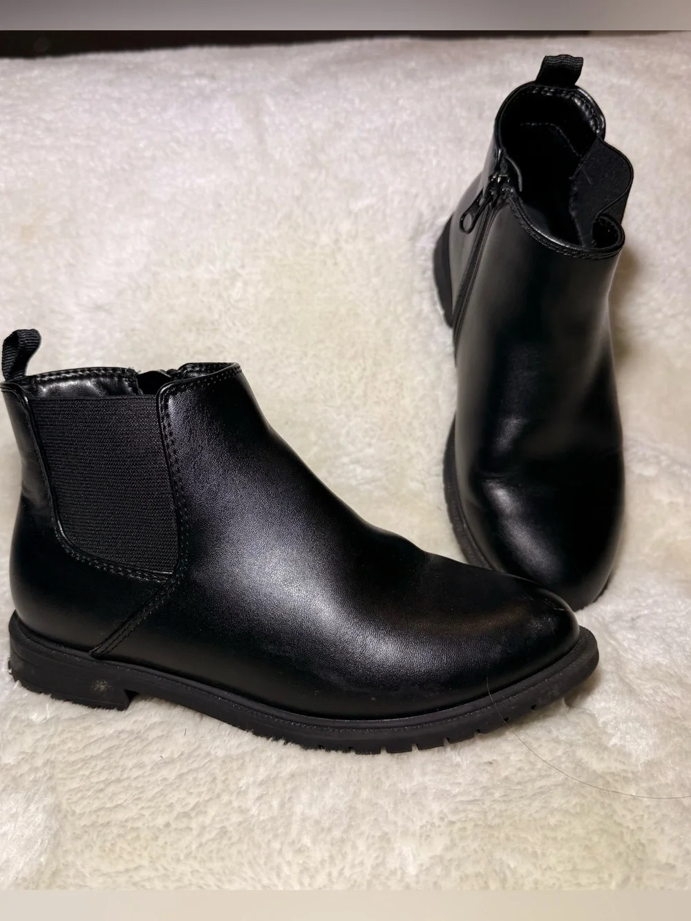 Cat & Jack Kids' Girls Brandy Chelsea Ankle Boots in black size 2